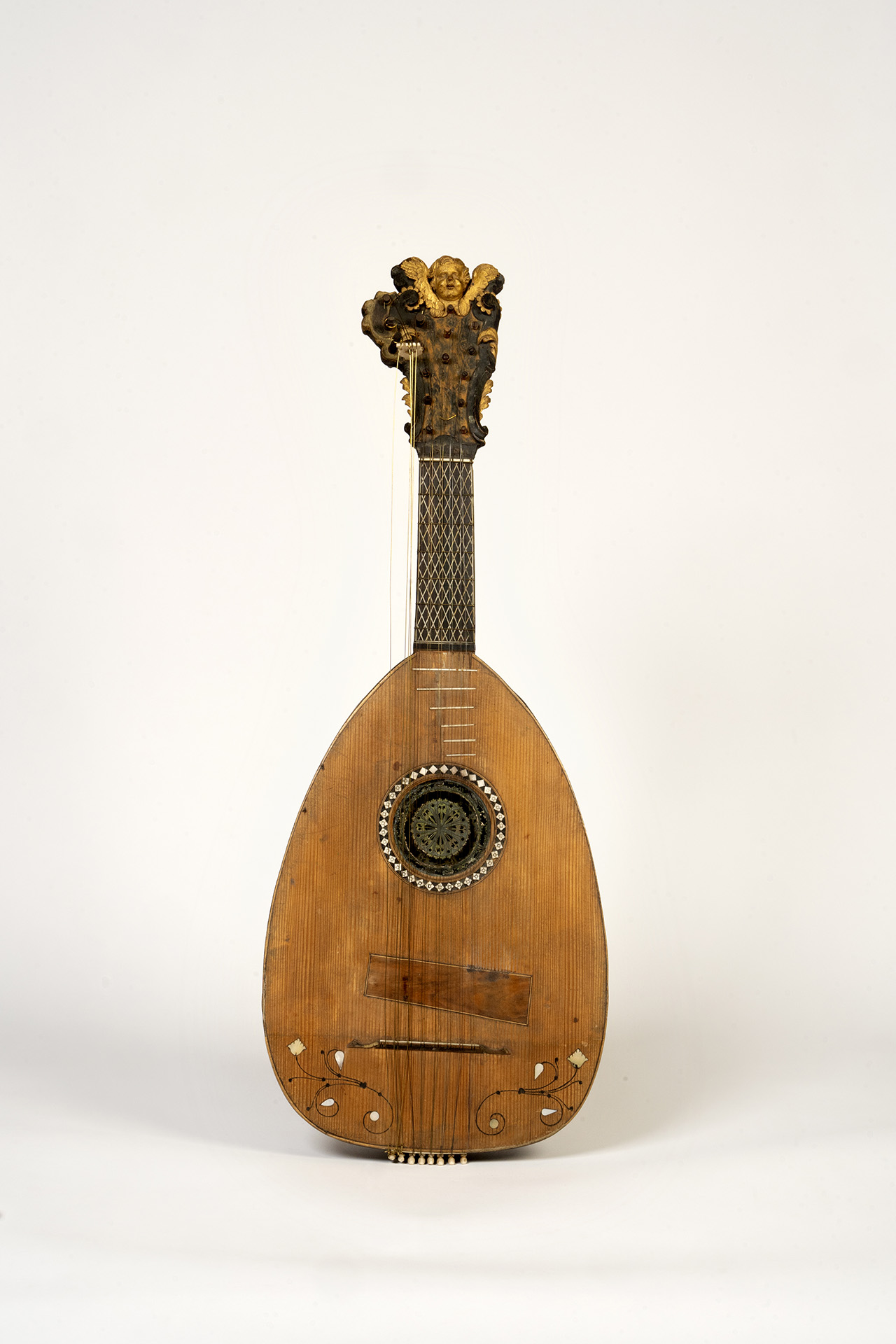 liuto-trasformato-in-mandolone-con-etichetta-1595-in-padova-vendelino-venere