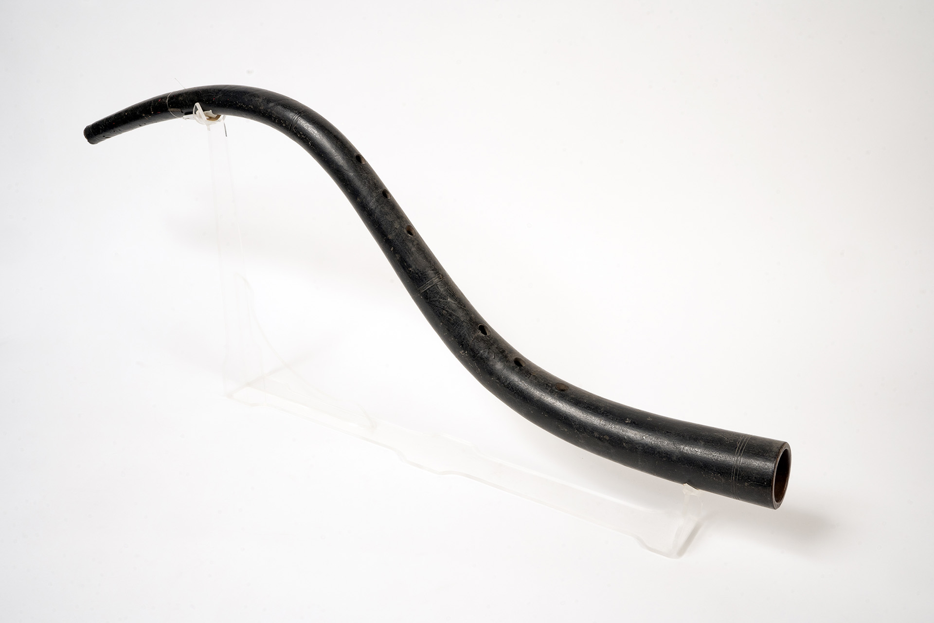 cornetto-curvo-bassetto-con-marchio-sec-xvi-xvii